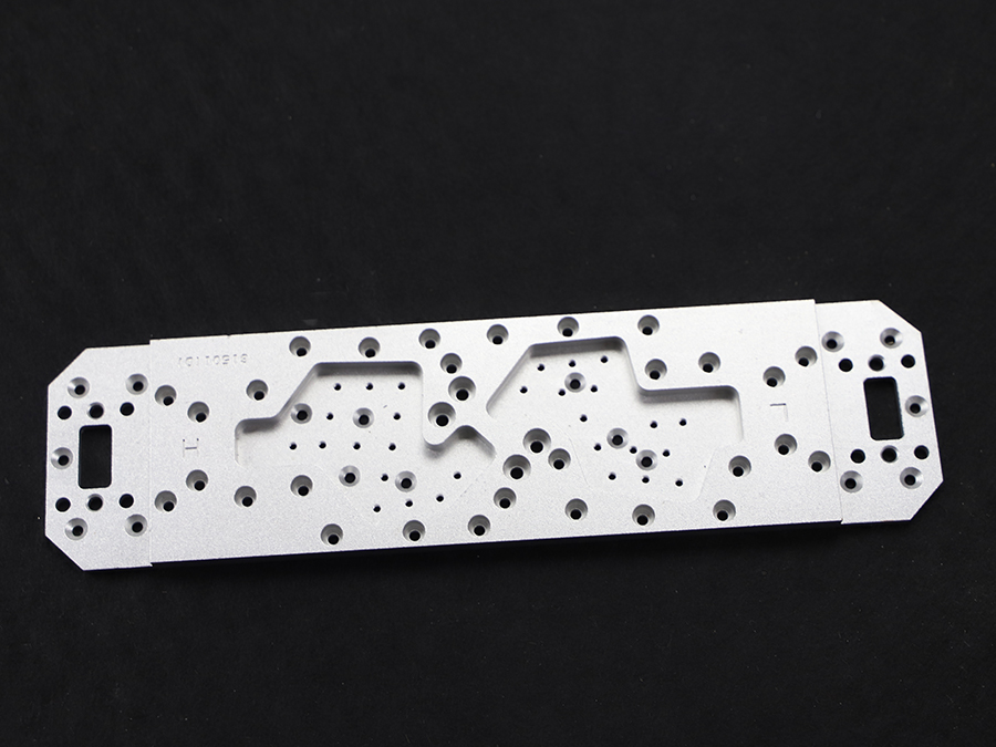 機器人(ren)零件加工(gōng)